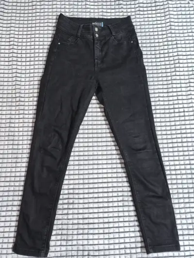Jeans negros de mujer - miniatura 1