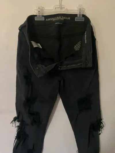 Jeans negros rasgados American Eagle - miniatura 1
