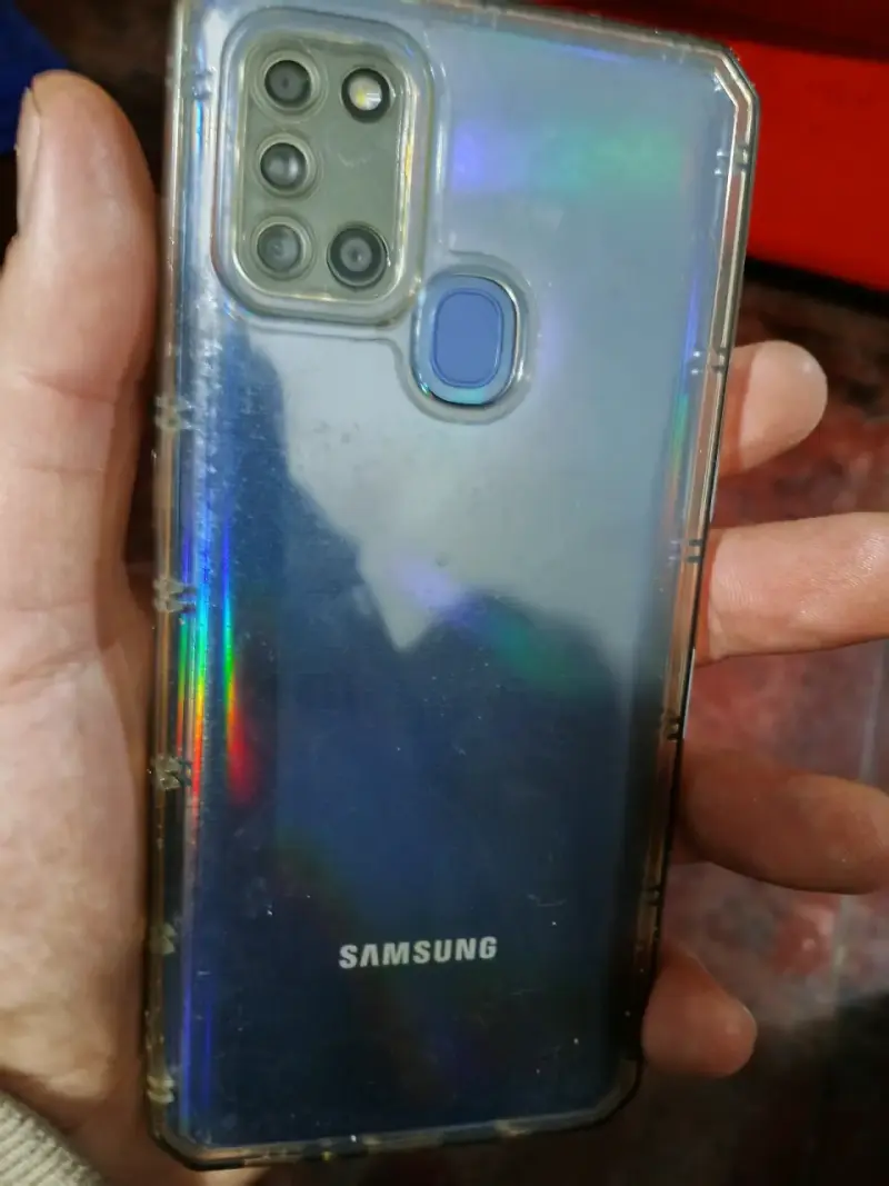Smartphone Samsung con funda transparente