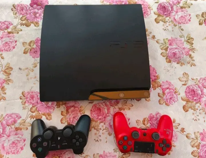 Consola PS3 con dos controles