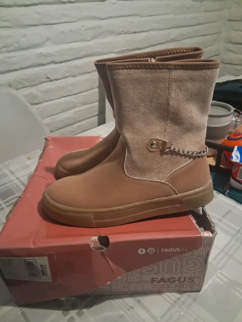 Botines Fagus beige con cadena - 2