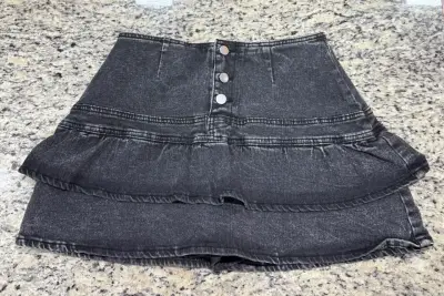 Falda negra con botones - miniatura 3