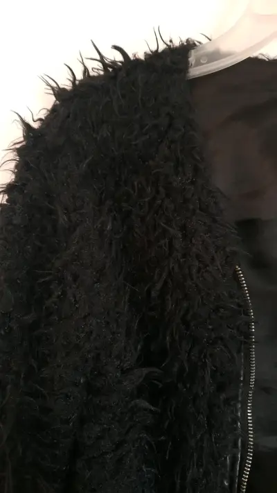 Chaqueta de peluche negra - miniatura 3