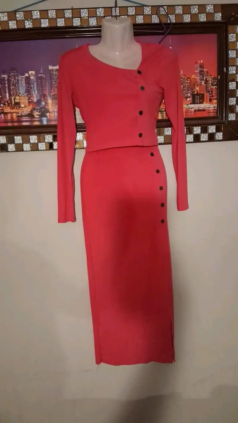 Vestido rojo con botones