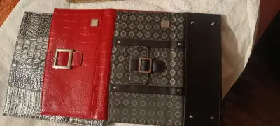 Bolso negro con colgante - miniatura 4