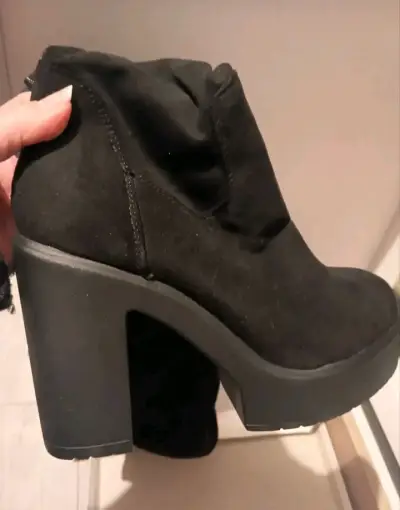 Botines bucaneras negras con taco - miniatura 1