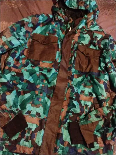 Parka camuflada con capucha TALLA XL - miniatura 2