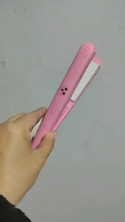 Plancha de pelo rosa portátil - miniatura 1
