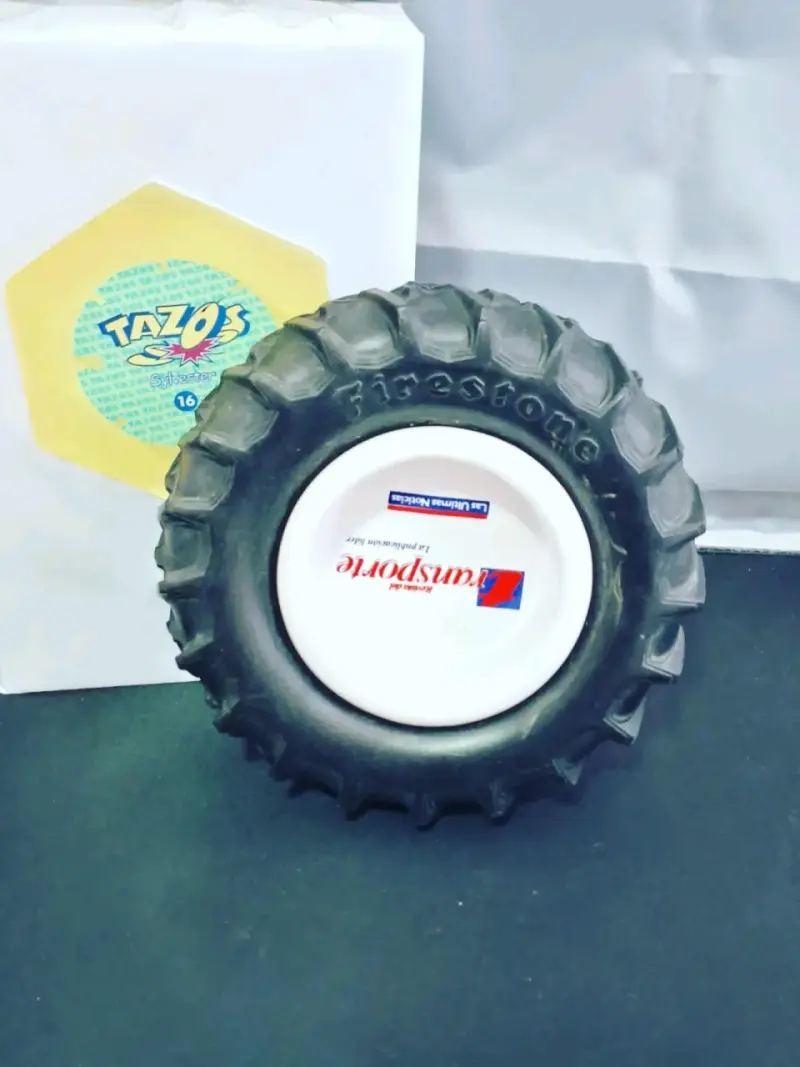 Cenicero Forma de Neumático de Promoción Tuercas - 4