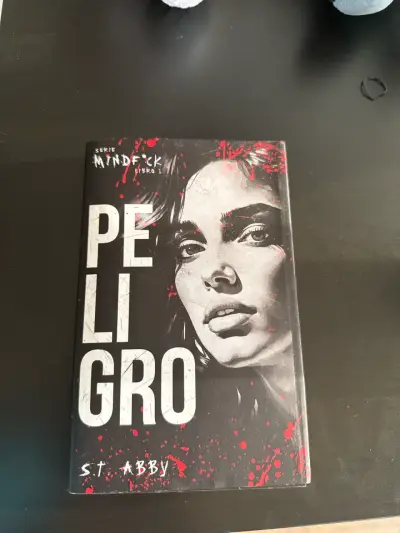 Libro 'Peligro' de S.T. Abby - miniatura 1