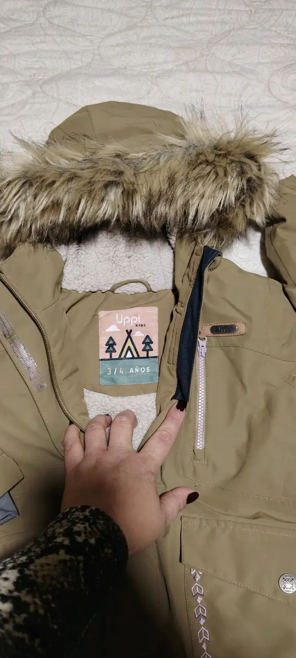 Parka verde con capucha de pelo - 2