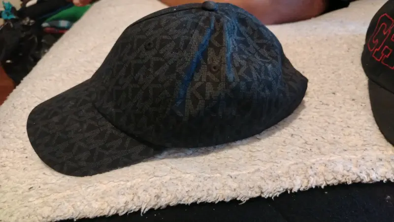 Gorra negra estampada - 7