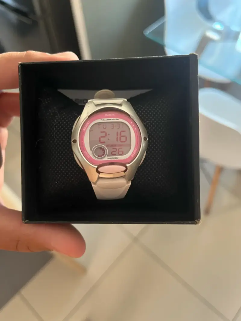 Reloj digital Casio rosa - 1