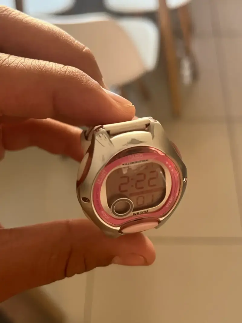 Reloj digital Casio rosa - 4