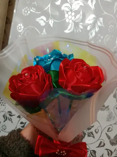 Ramo de rosas eternas artificiales - miniatura 1