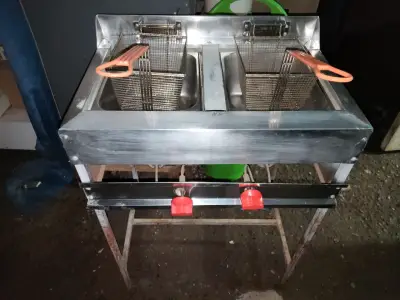 Freidora industrial doble canasta - miniatura 1