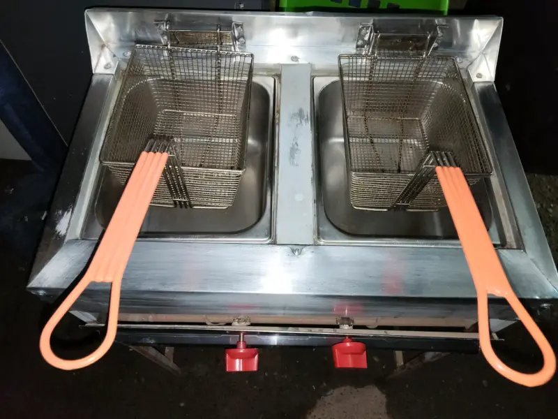 Freidora industrial doble canasta - 2