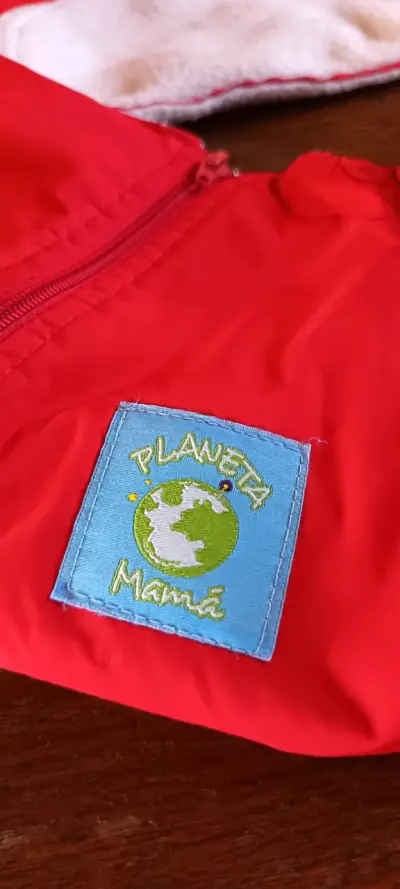 Capa porta bebé roja Planeta Mamá - miniatura 2