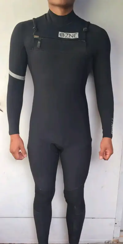 Traje de neopreno negro - miniatura 1