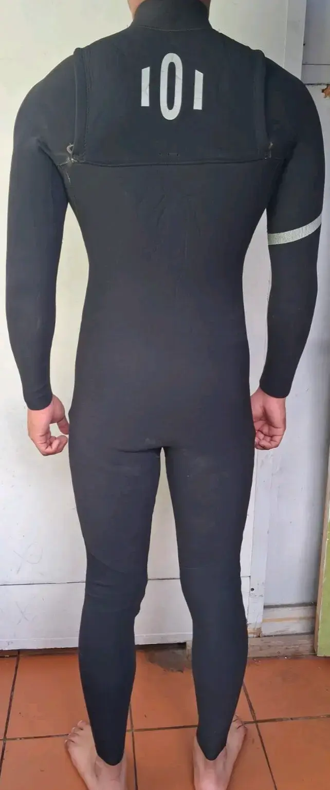 Traje de neopreno negro - 2