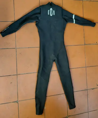 Traje de neopreno negro - miniatura 3