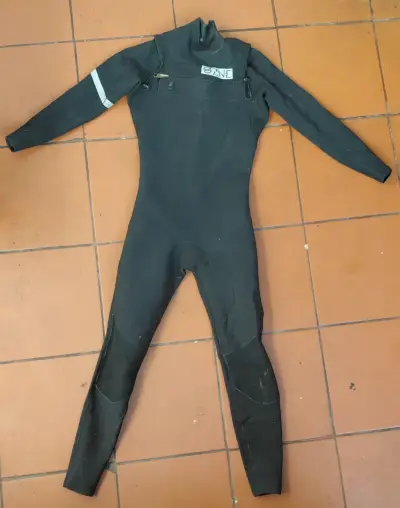 Traje de neopreno negro - miniatura 4