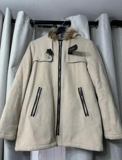 Abrigo beige con capucha y cierre - miniatura 1