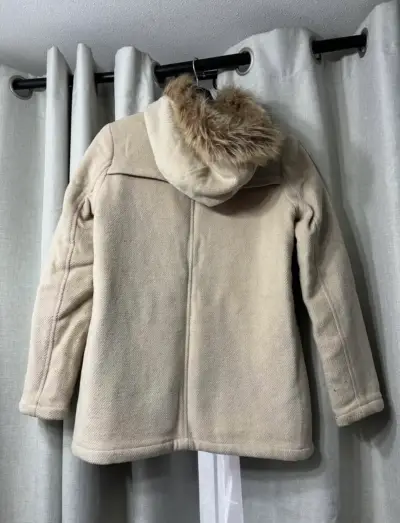 Abrigo beige con capucha y cierre - miniatura 3