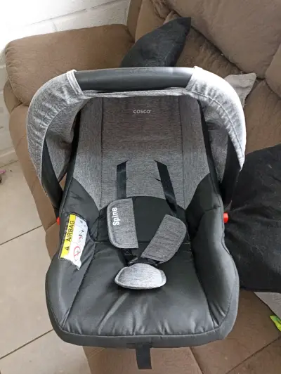 Coche de paseo más silla huevo - miniatura 1