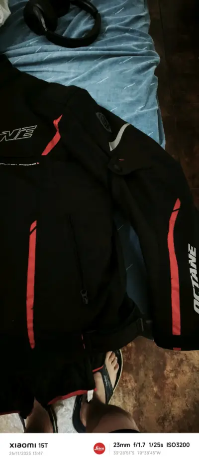 Chaqueta de moto negra y roja - miniatura 1