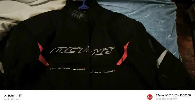 Chaqueta de moto negra y roja - 2