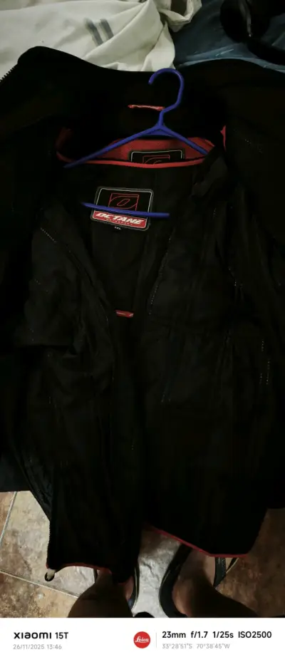 Chaqueta de moto negra y roja - miniatura 3