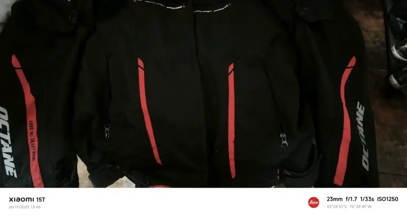 Chaqueta de moto negra y roja - 4