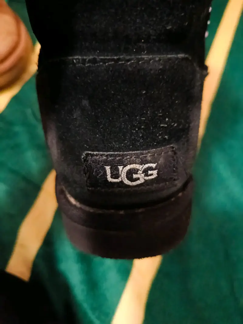 Botas UGG  negras con cristales - 2