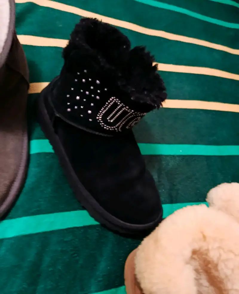 Botas UGG  negras con cristales - 4