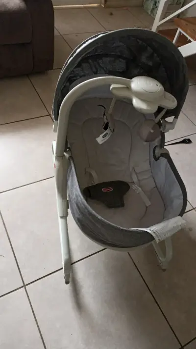 Silla mecedora para bebé gris - miniatura 1