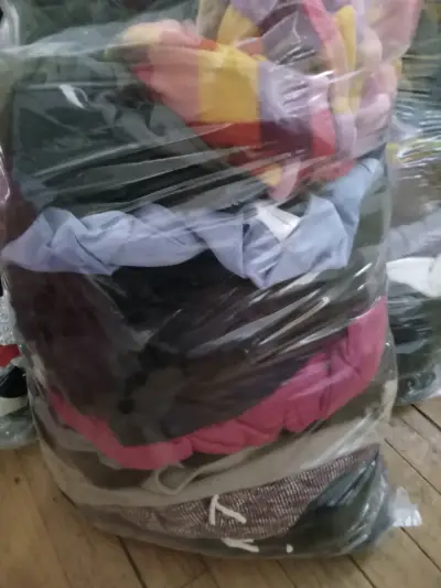 Ropa en bolsas por kilo, ropa de invierno de niño - miniatura 3