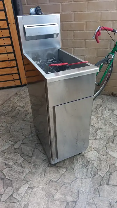 Freidora industrial de acero inoxidable - miniatura 1