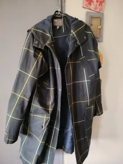Impermeable a cuadros con capucha - miniatura 1