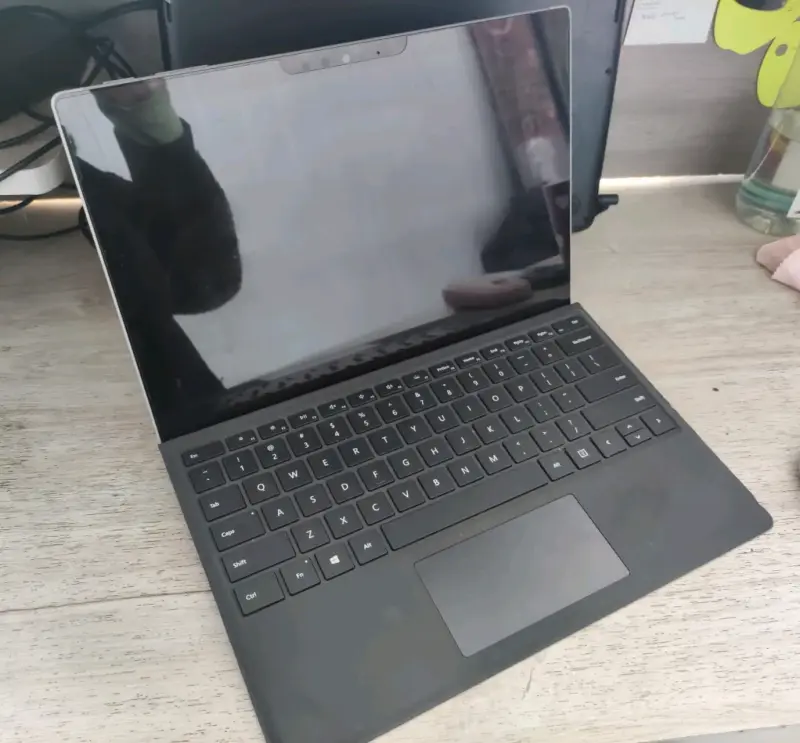 Microsoft Surface Pro 5 - Intel Core i7, 16GB RAM, - 1
