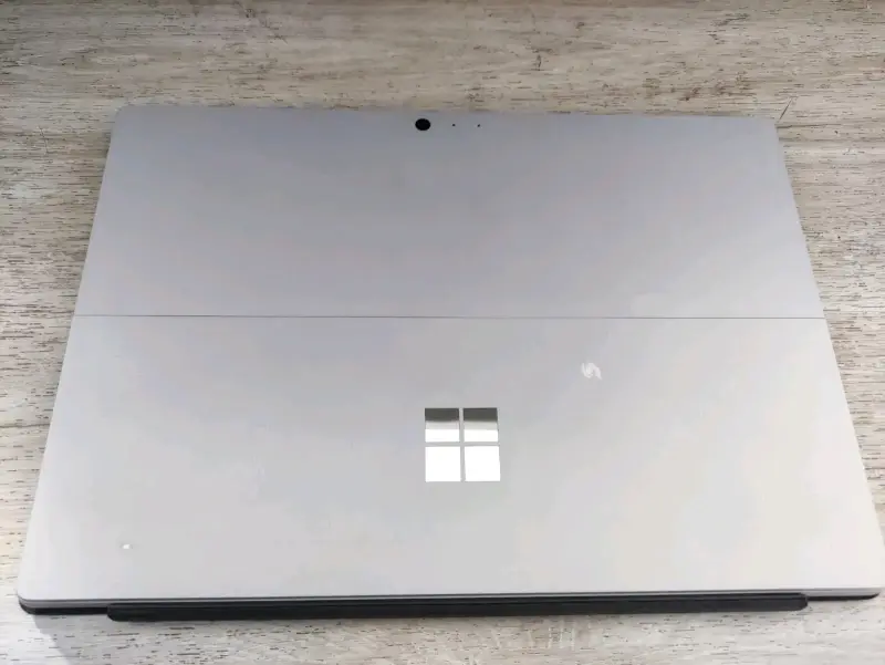 Microsoft Surface Pro 5 - Intel Core i7, 16GB RAM, - 3
