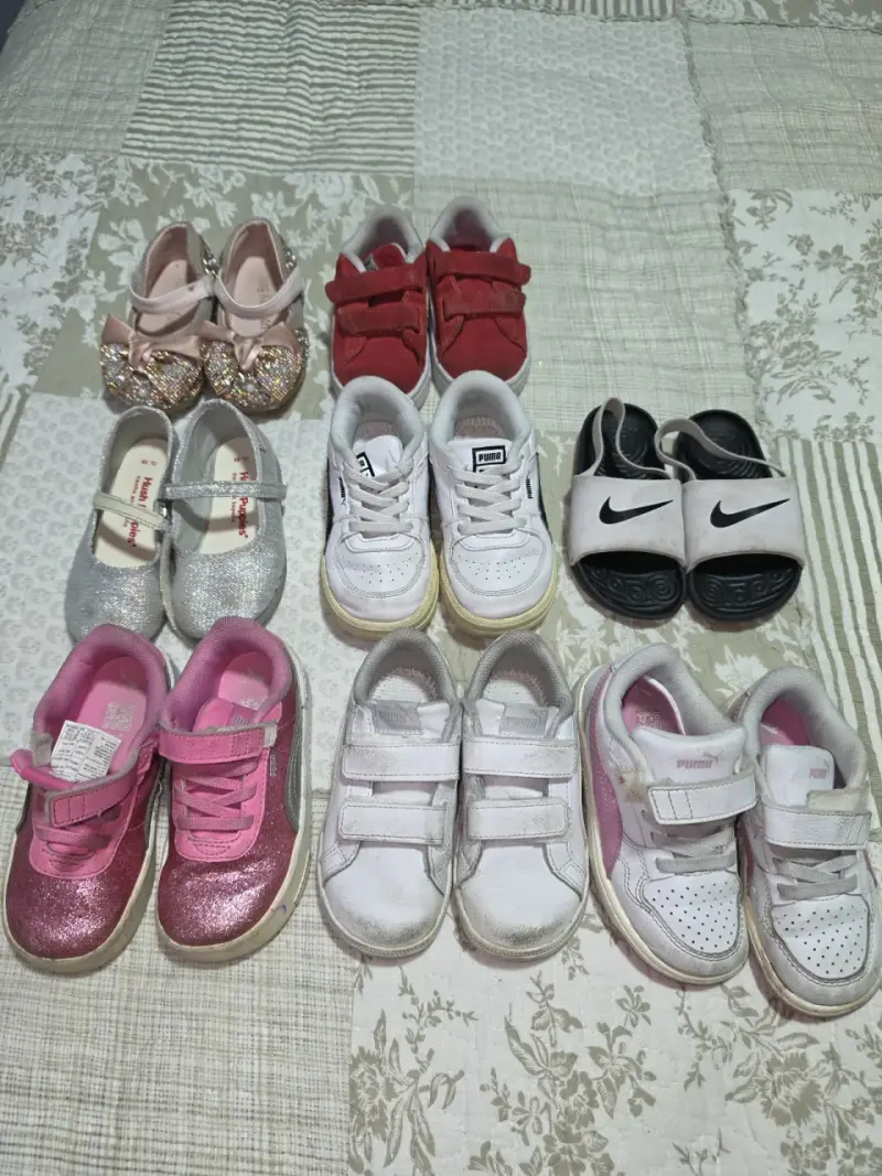 Lote de zapatos infantiles mixtos y pijamas abriga - 3
