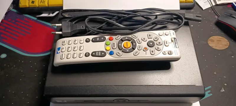 Decodificador DirecTV con control remoto - 3