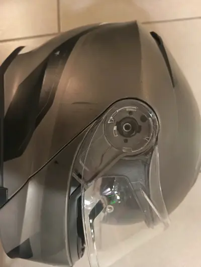 Casco de motocicleta gris abatible con lentes - miniatura 1