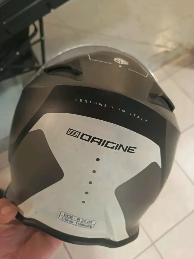 Casco de motocicleta gris abatible con lentes - 4