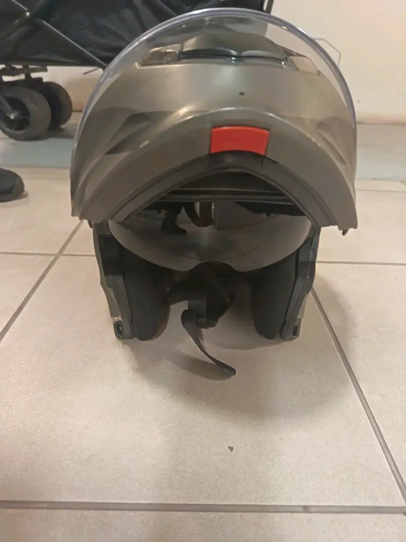 Casco de motocicleta gris abatible con lentes - 6