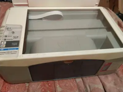 Impresora multifuncional HP Deskjet F380 - miniatura 2