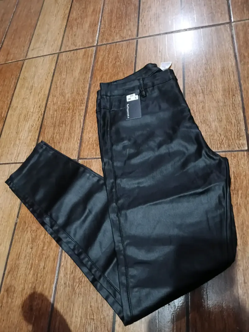 Parka verde con capucha de peluche - 4