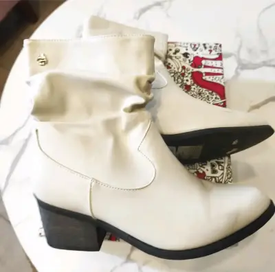Botines blancos de cuero sintético - miniatura 1