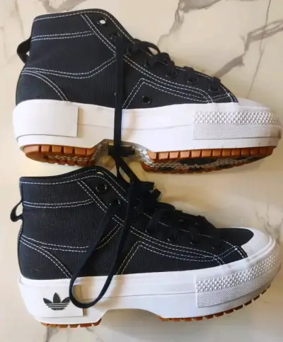 Zapatillas negras altas - miniatura 1